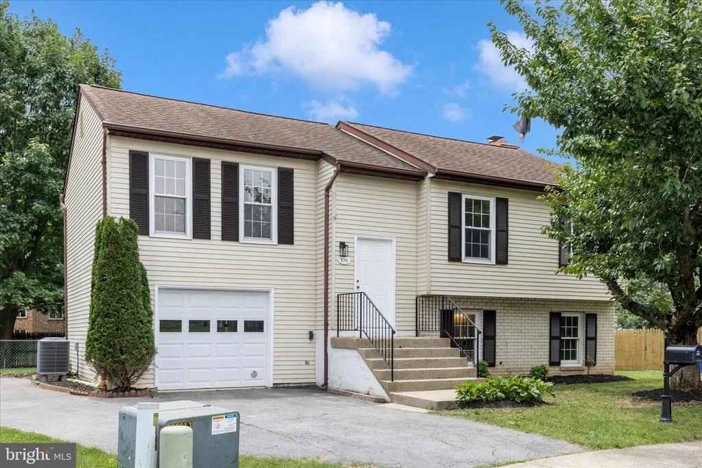 Photo of 176 STONEYBROOK COURT