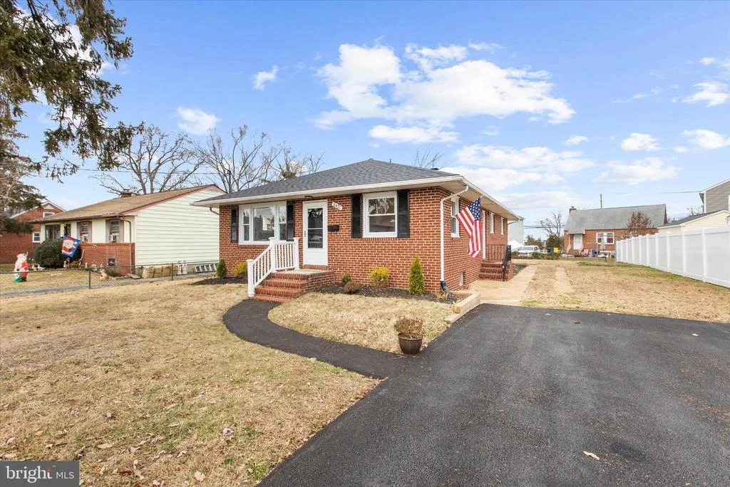 Photo of 8421 SPRING ROAD