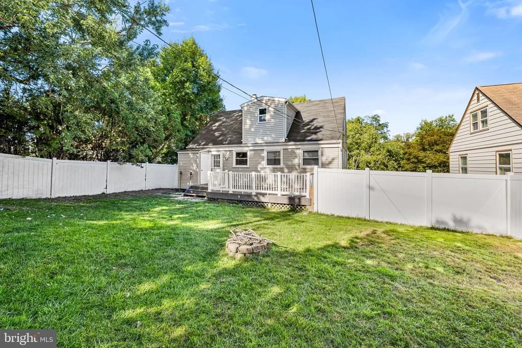 Photo of 825 CLIFFEDGE ROAD