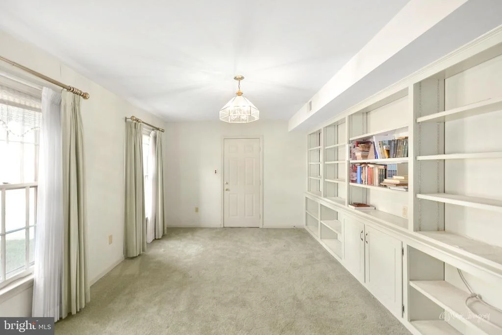 Photo of 202 MEADOWDALE LANE