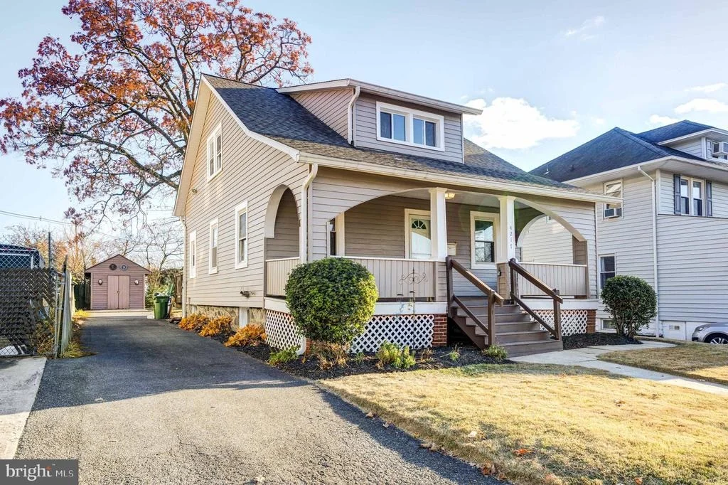 Photo of 4217 HARCOURT ROAD