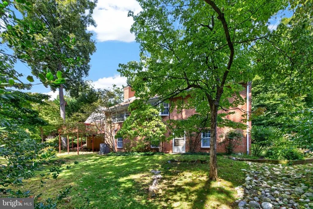Photo of 10 CHILTON ROAD