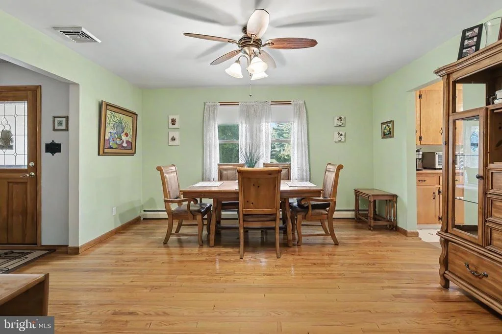 Photo of 2048 BUSTLETON ROAD