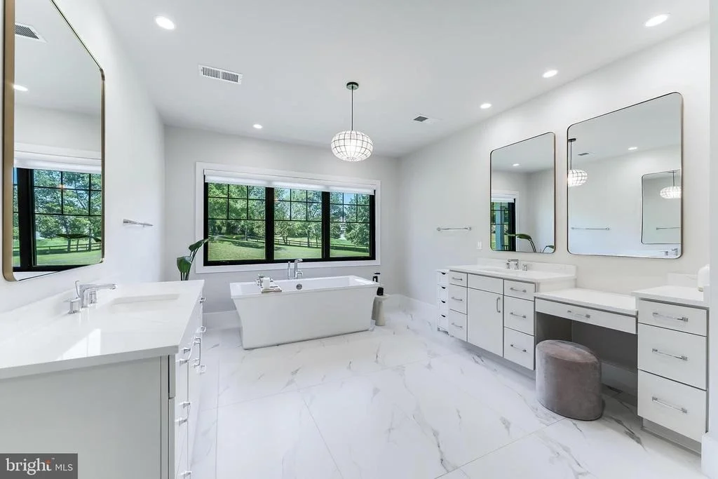 Photo of 952 WALKER ROAD