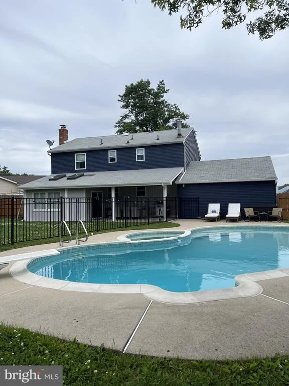 Photo of 2 LEE COURT