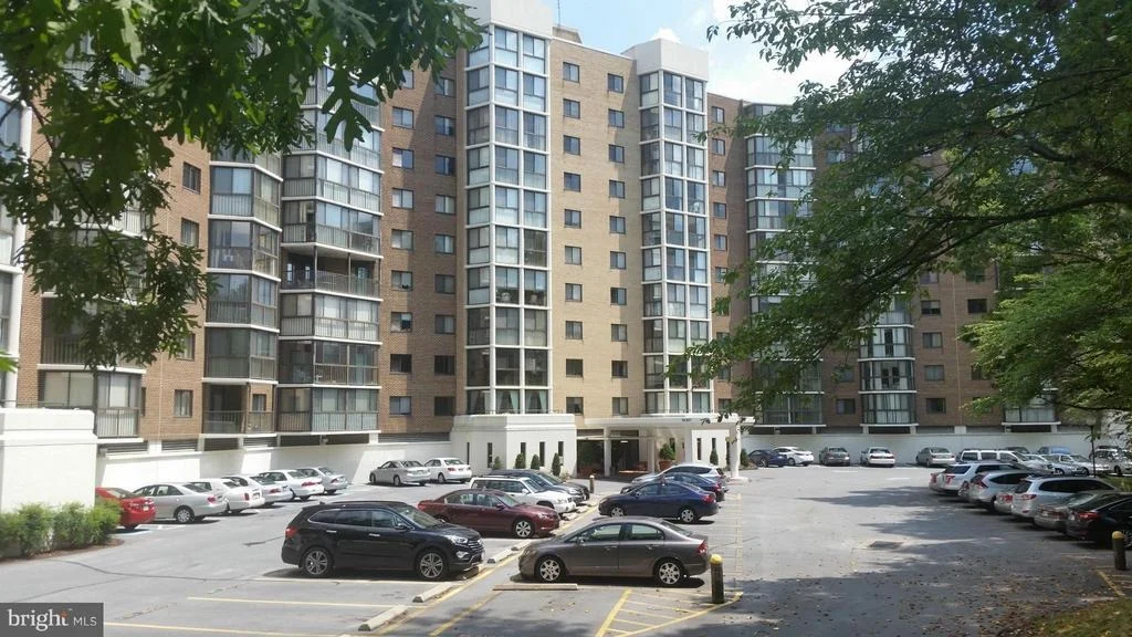 Photo of Unit 2816 at 15107 INTERLACHEN DRIVE
