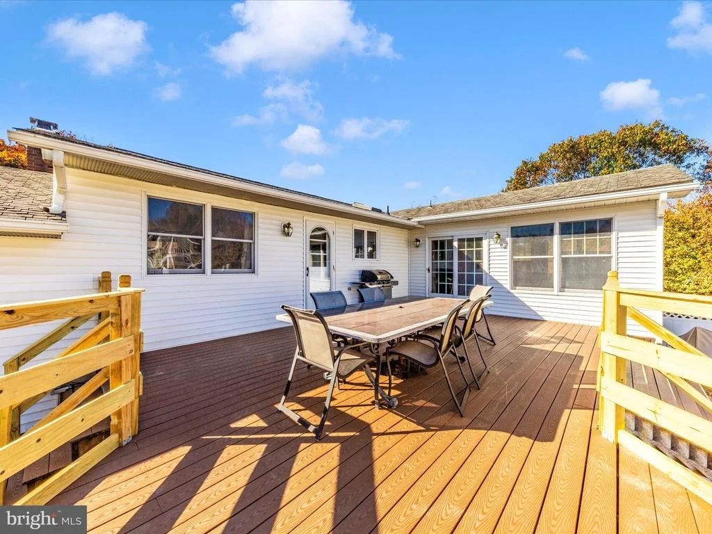 Photo of 9242 OAK TREE CIRCLE