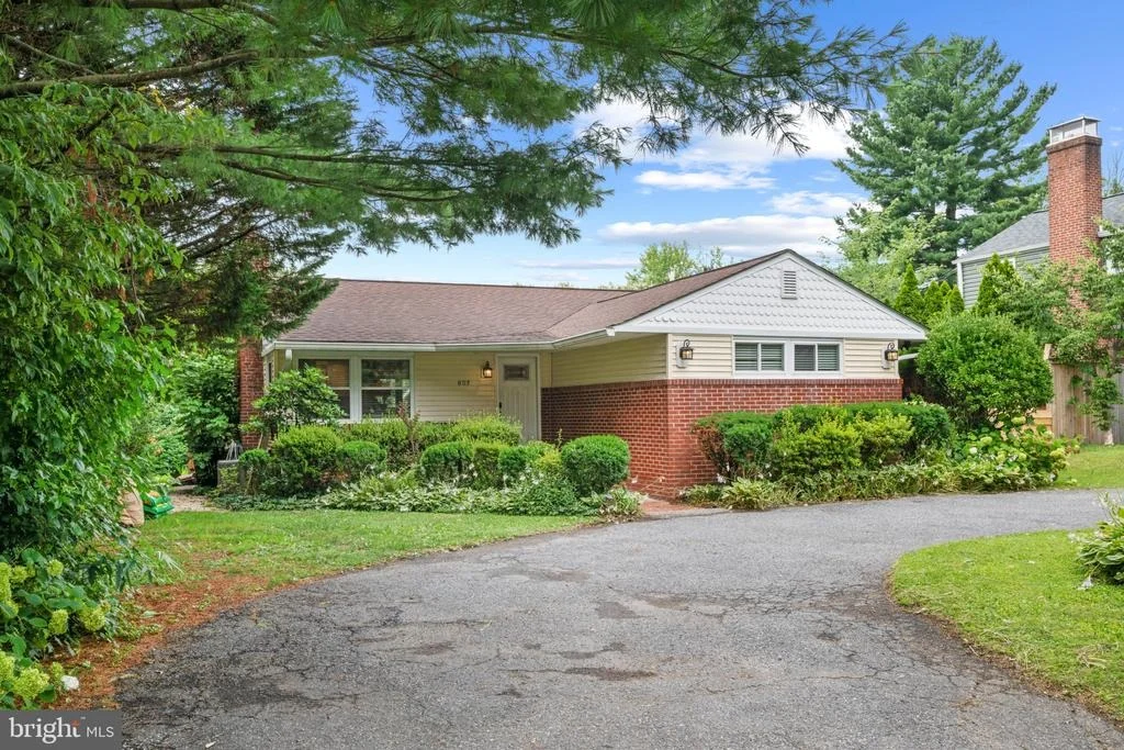 Photo of 803 JOPPA ROAD W