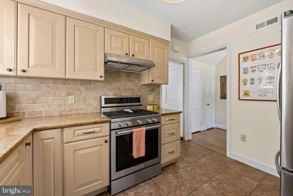 Photo of 330 BROADMOOR ROAD