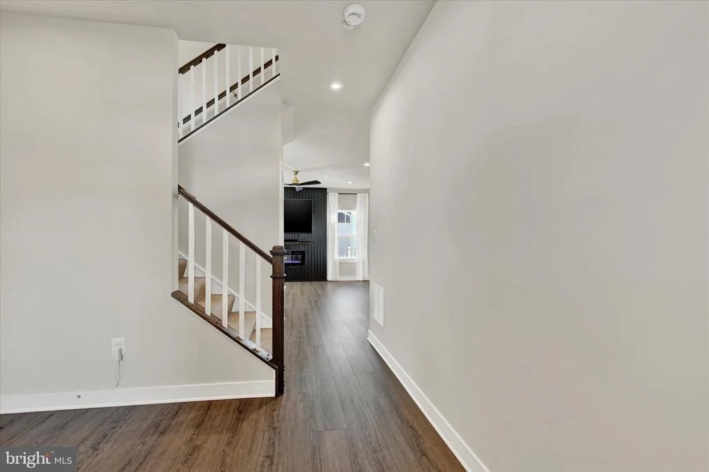 Photo of 839 LENI WAY