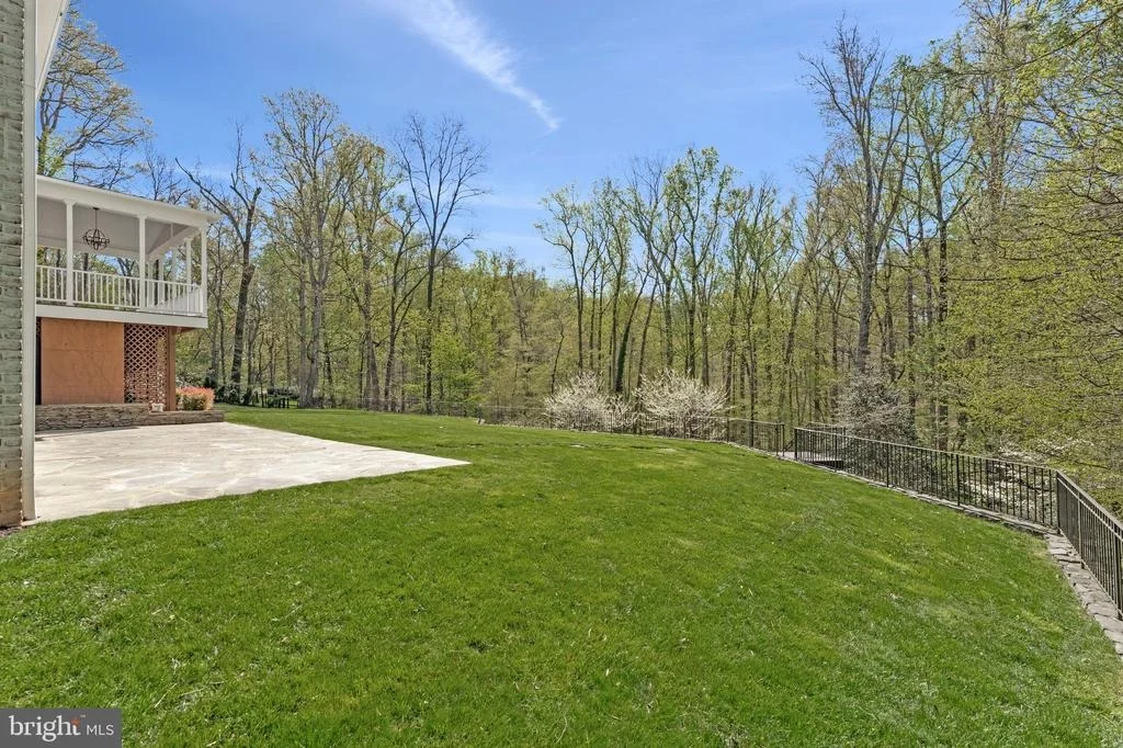 Photo of 8611 BROOK ROAD