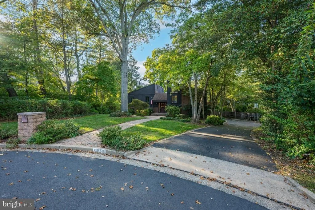 Photo of 6952 DUNCRAIG COURT