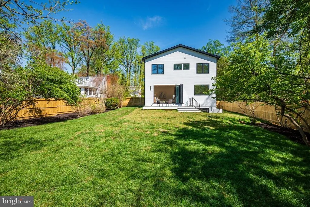 Photo of 8908 MOHAWK LANE