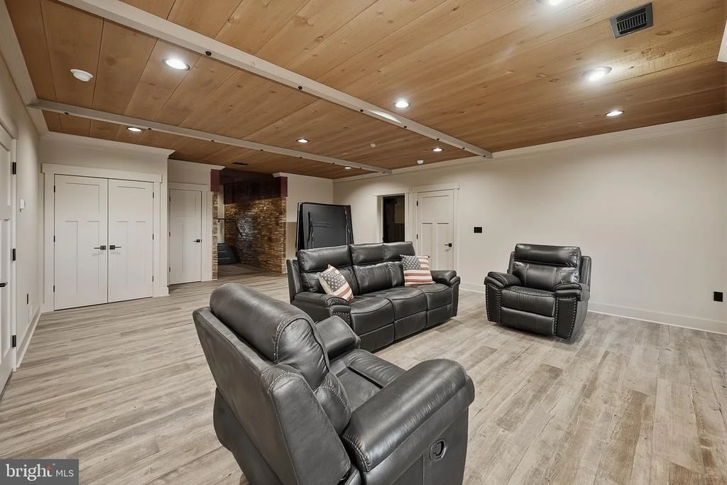 Photo of 415 NAZELROD ROAD
