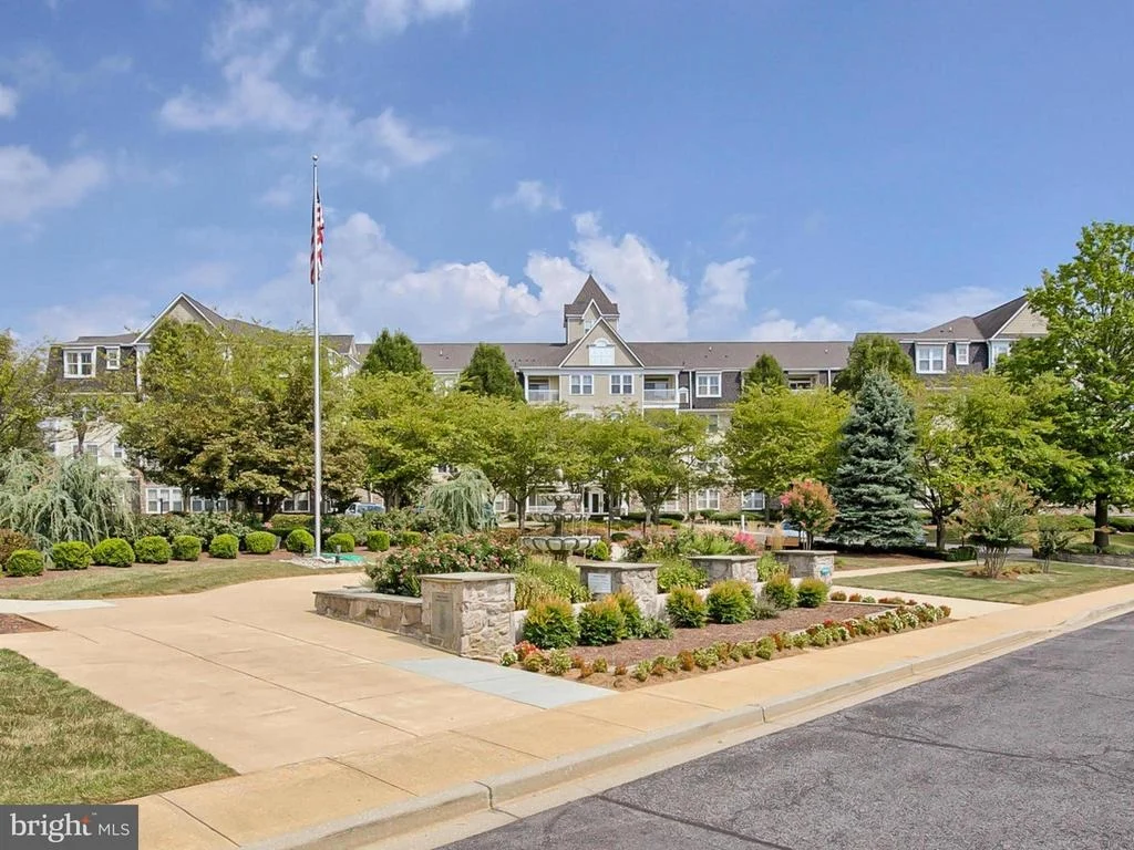 Photo of Unit 313 at 2500 WATERSIDE DRIVE
