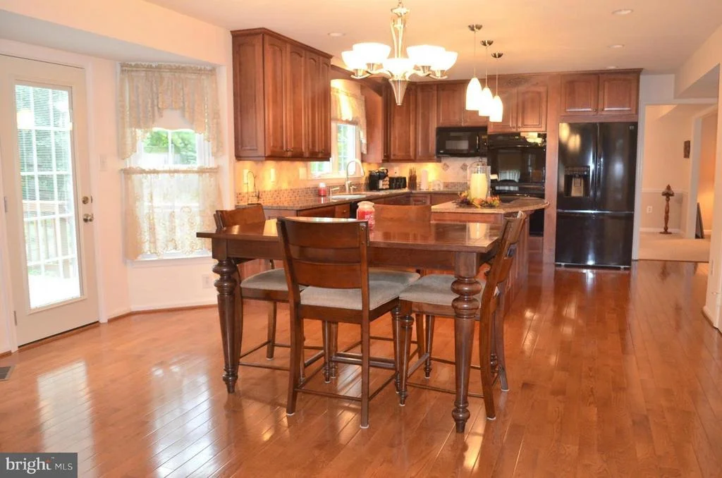 Photo of 9356 RIVER CREST ROAD