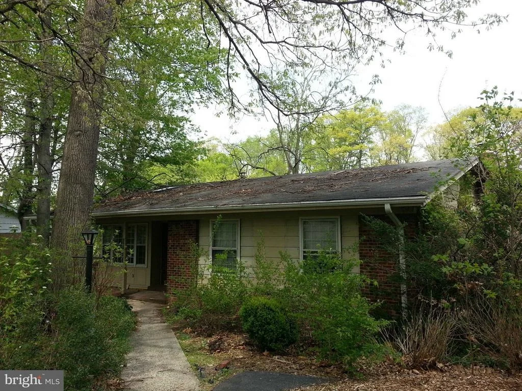 Photo of 6 SADDLEBROOK COURT