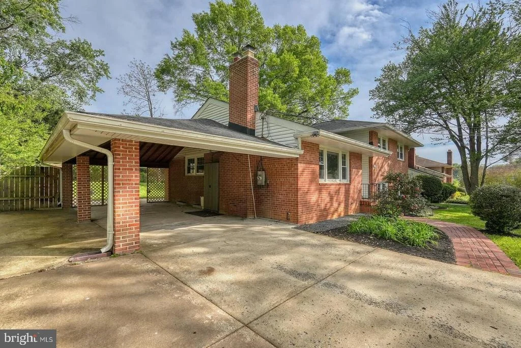 Photo of 1635 DINNEEN DRIVE