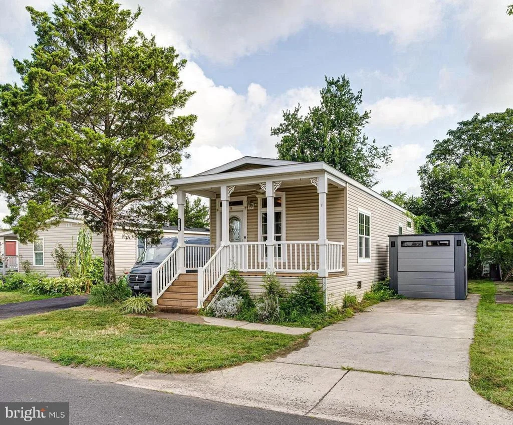 Photo of 4252 AIRLINE PARKWAY