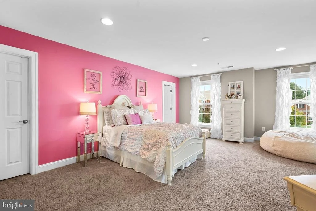 Photo of 17110 OLD VIC BOULEVARD
