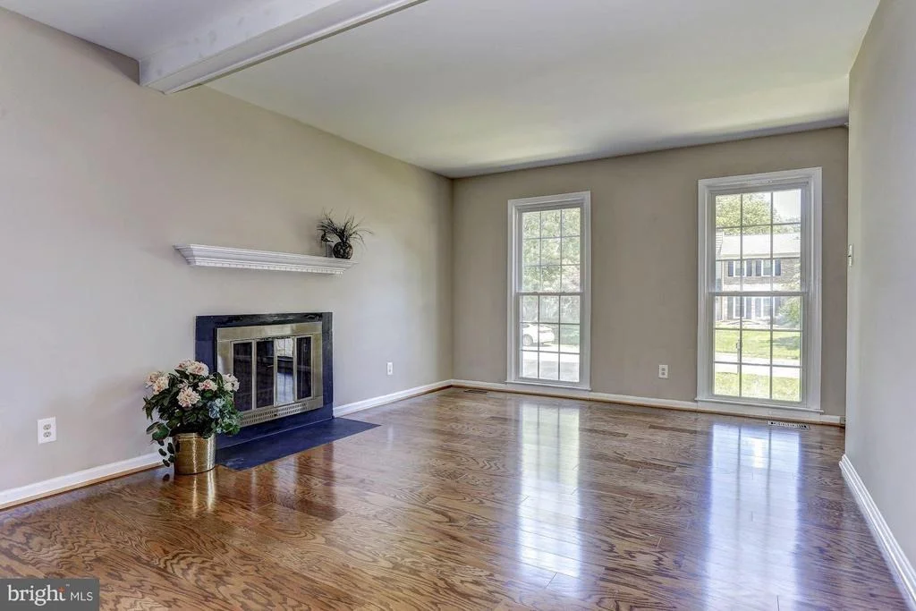 Photo of 18312 QUEEN ELIZABETH DRIVE