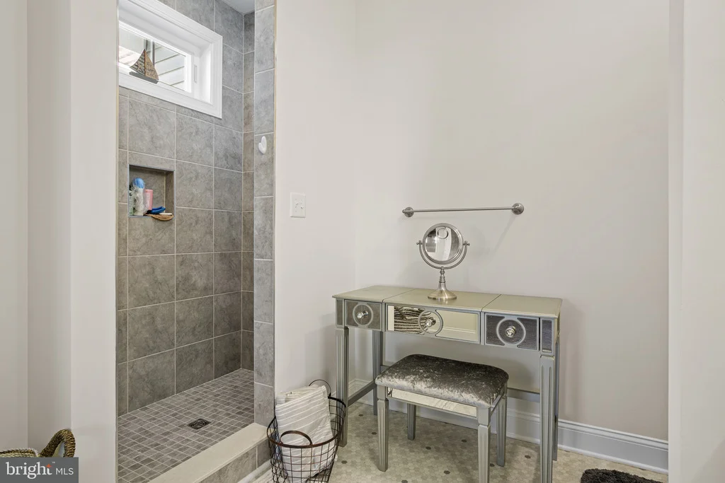 Photo of 226 UNIVERSITY DRIVE