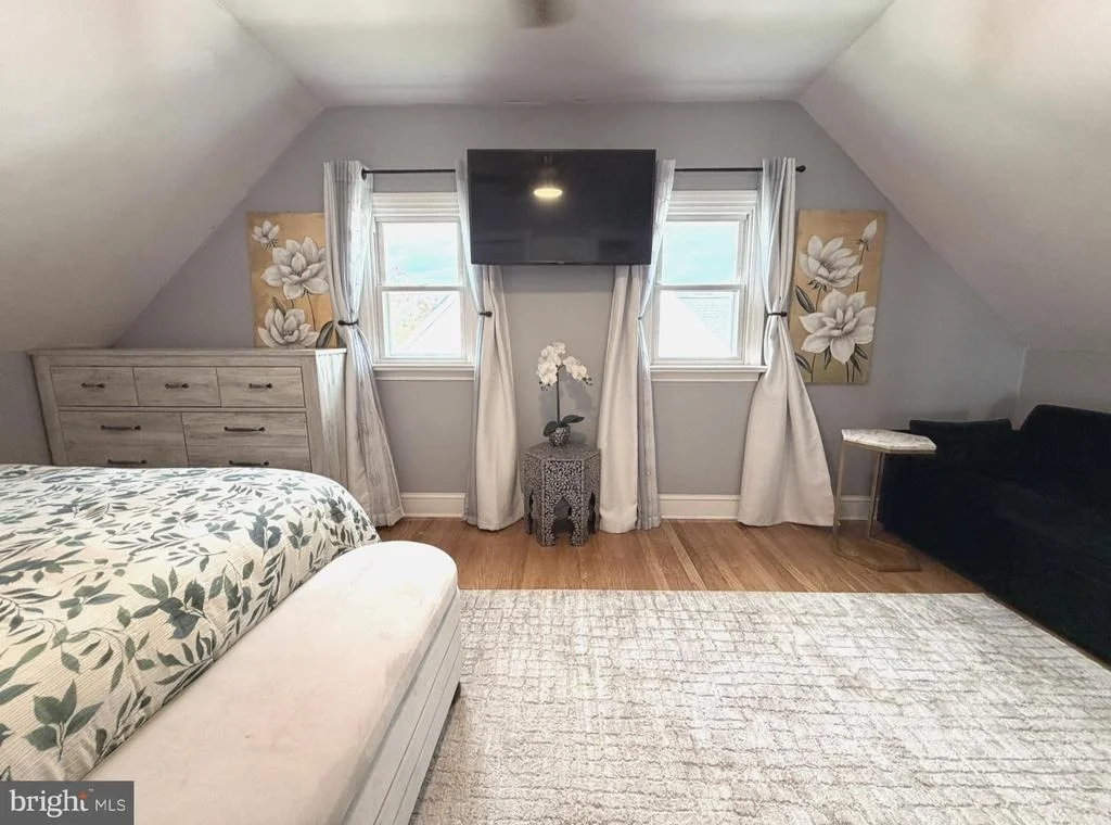 Photo of 6011 EASTERN PARKWAY