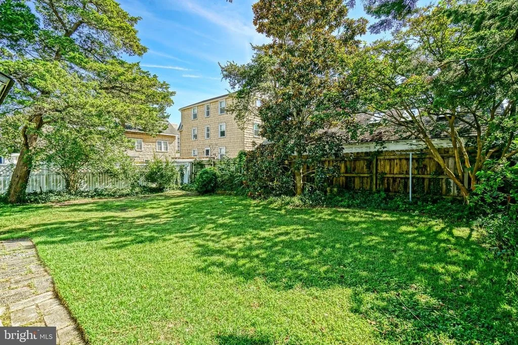 Photo of 18 DELAWARE AVENUE