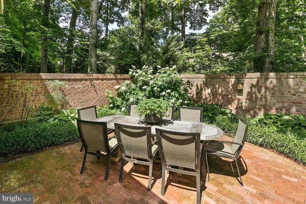Photo of 1613 FOREST LANE