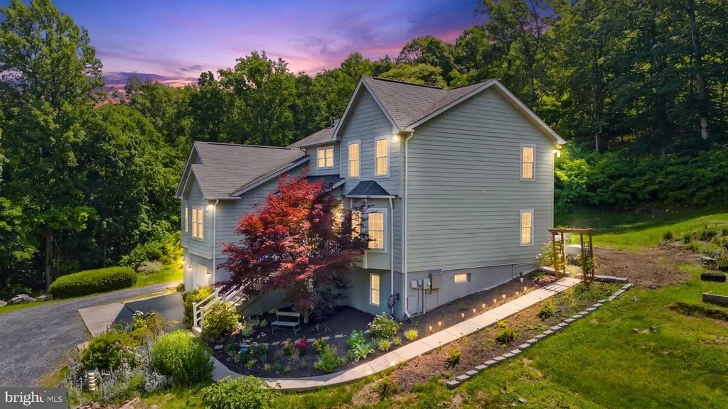 Photo of 208 MARKHAM FARM ROAD