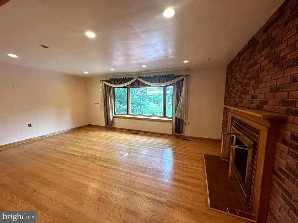 Photo of 5919 5TH ROAD N