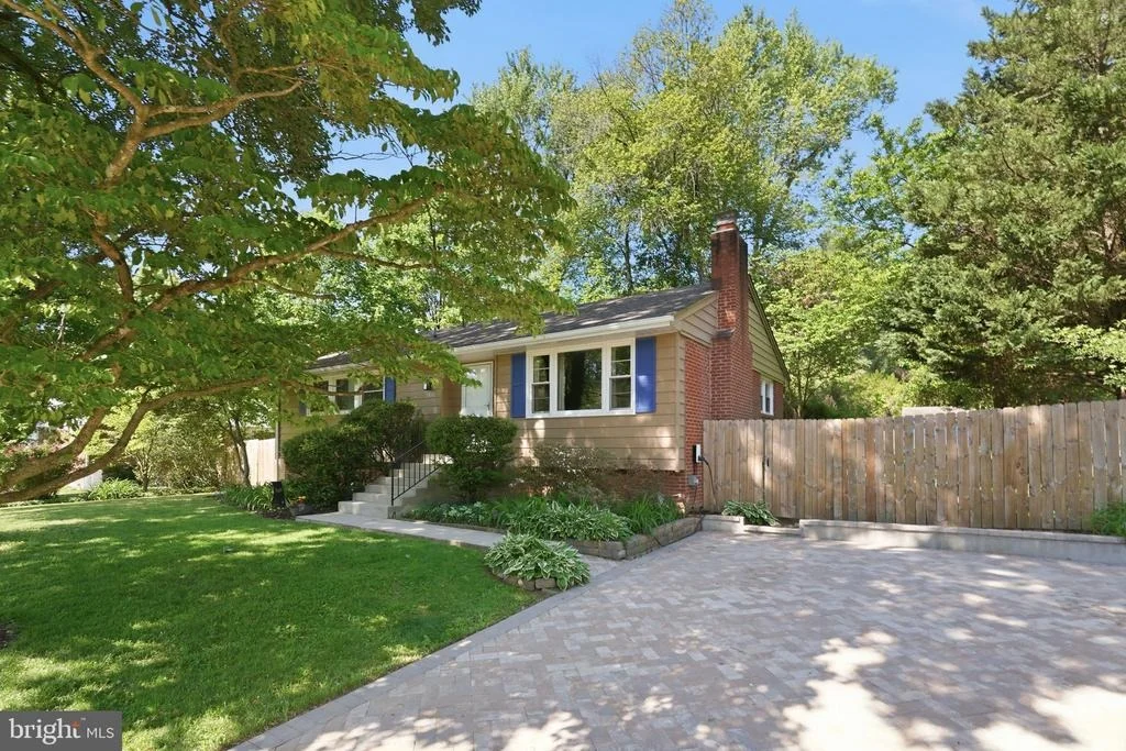 Photo of 5414 QUEENSBERRY AVENUE