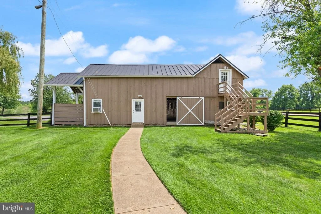 Photo of 20596 AIRMONT ROAD