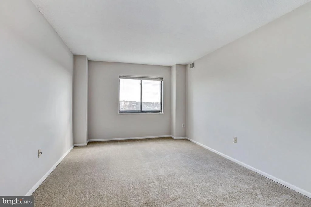 Photo of Unit 31007 at 15115 INTERLACHEN DRIVE