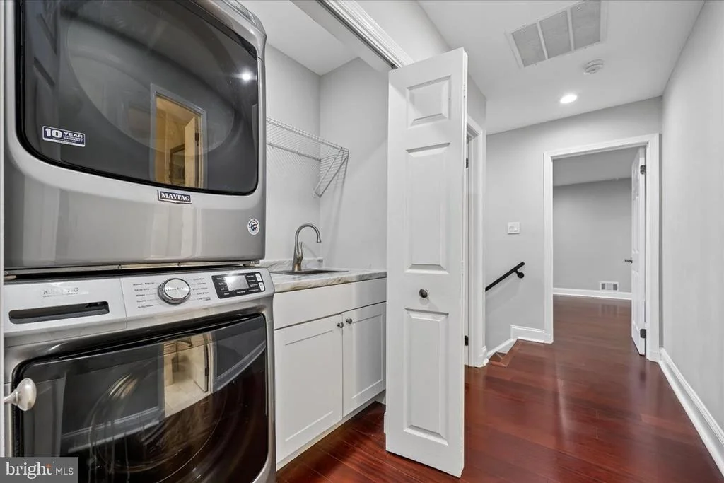 Photo of 6 CRESTVIEW COURT