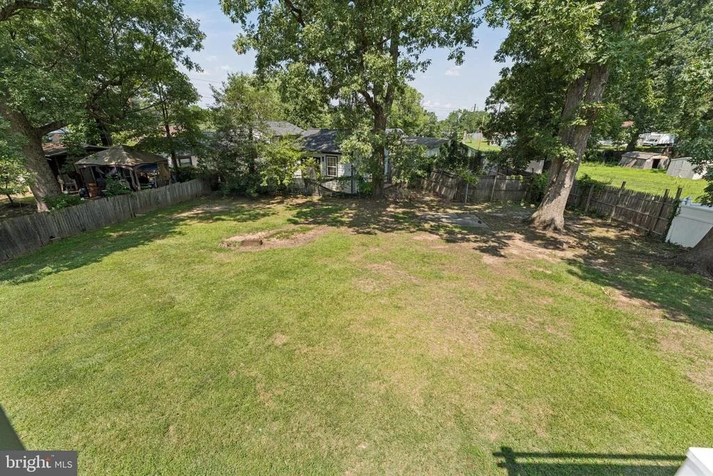 Photo of 8816 SAUNDERS LANE