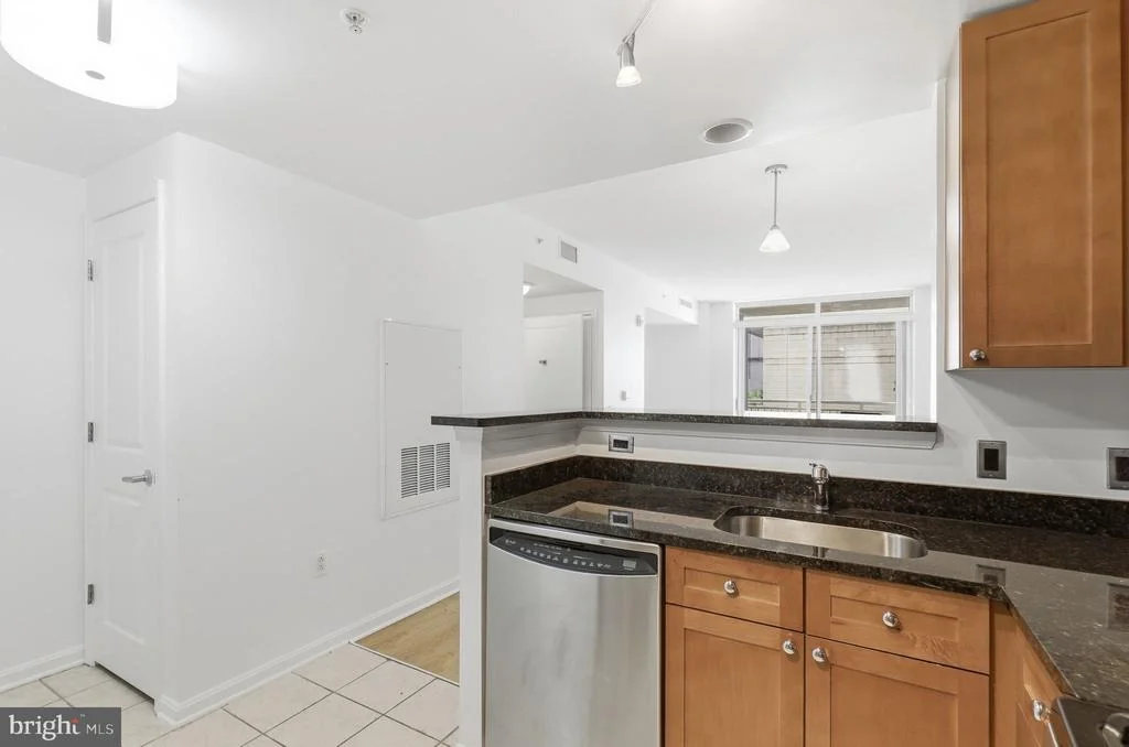 Photo of Unit 201 at 930 WAYNE AVENUE