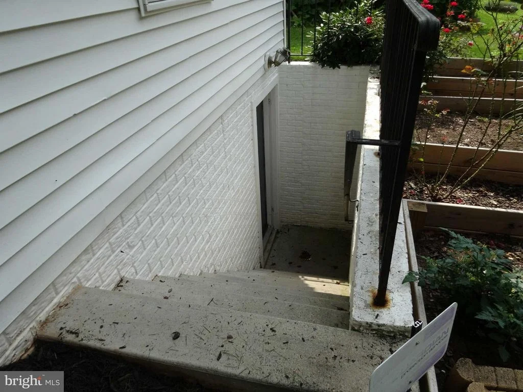 Photo of 1030 CHINABERRY DRIVE