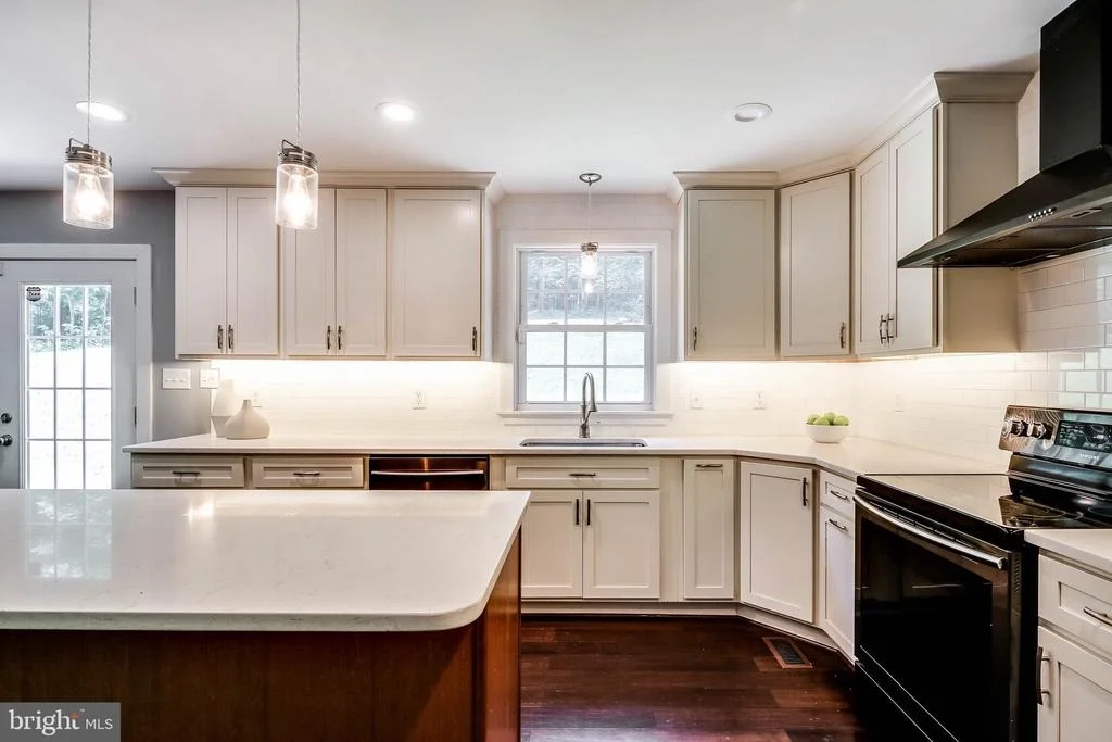 Photo of 3319 MAIL ROAD