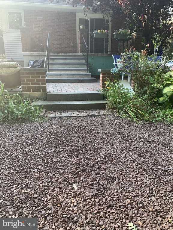 Photo of 1006 CRESTOVER ROAD