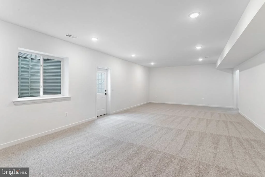 Photo of 2079 SPRINGVALE DRIVE