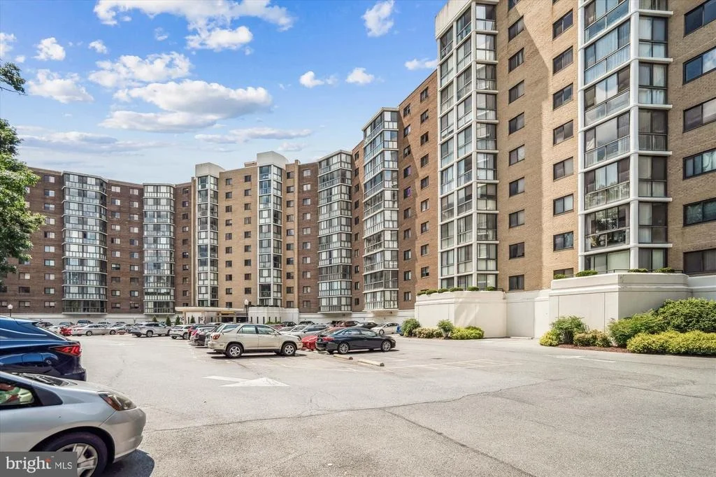 Photo of Unit 3412 at 15115 INTERLACHEN DRIVE