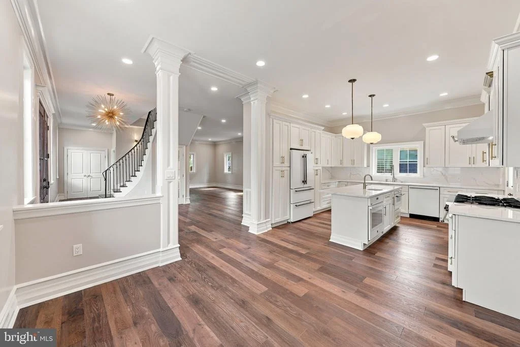 Photo of 230 E SUMMIT AVENUE