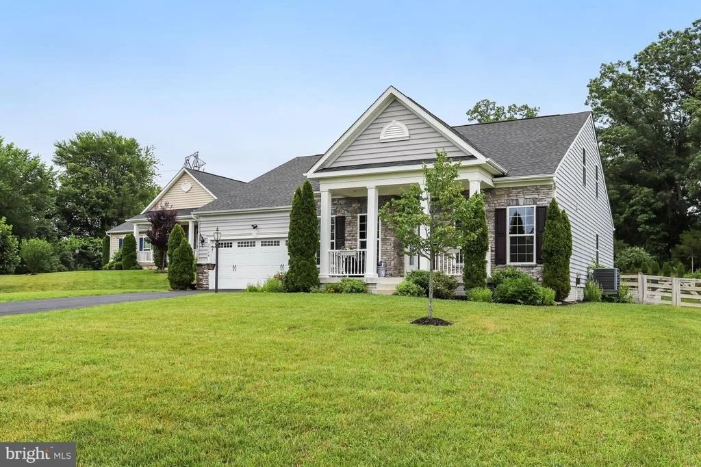 Photo of 26798 BARNSLEY PLACE