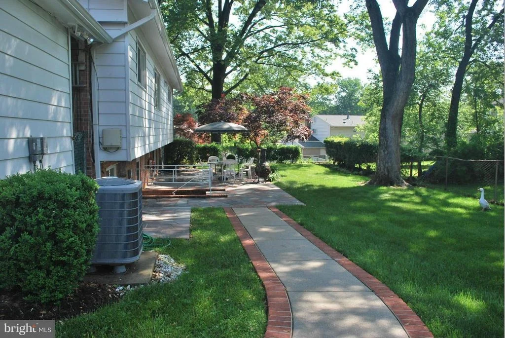 Photo of 914 CLINTWOOD DRIVE
