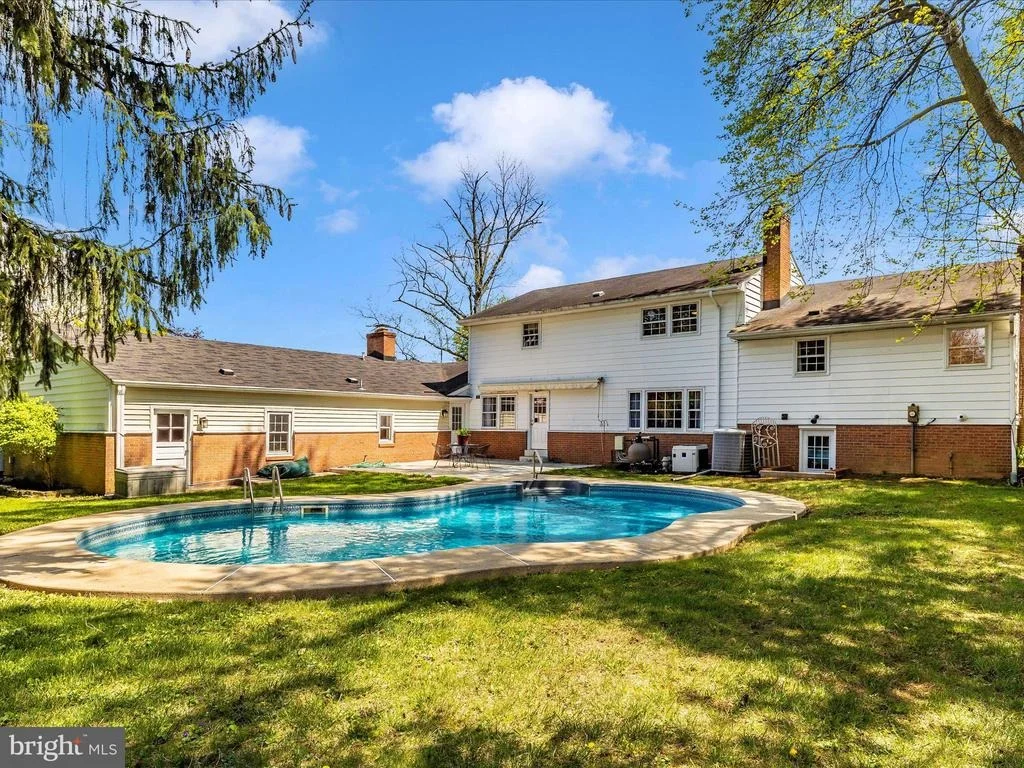 Photo of 131 FAIRVIEW AVENUE