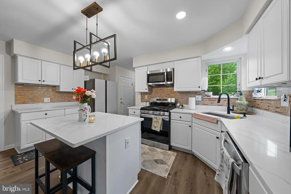 Photo of 4132 LARSON LANE