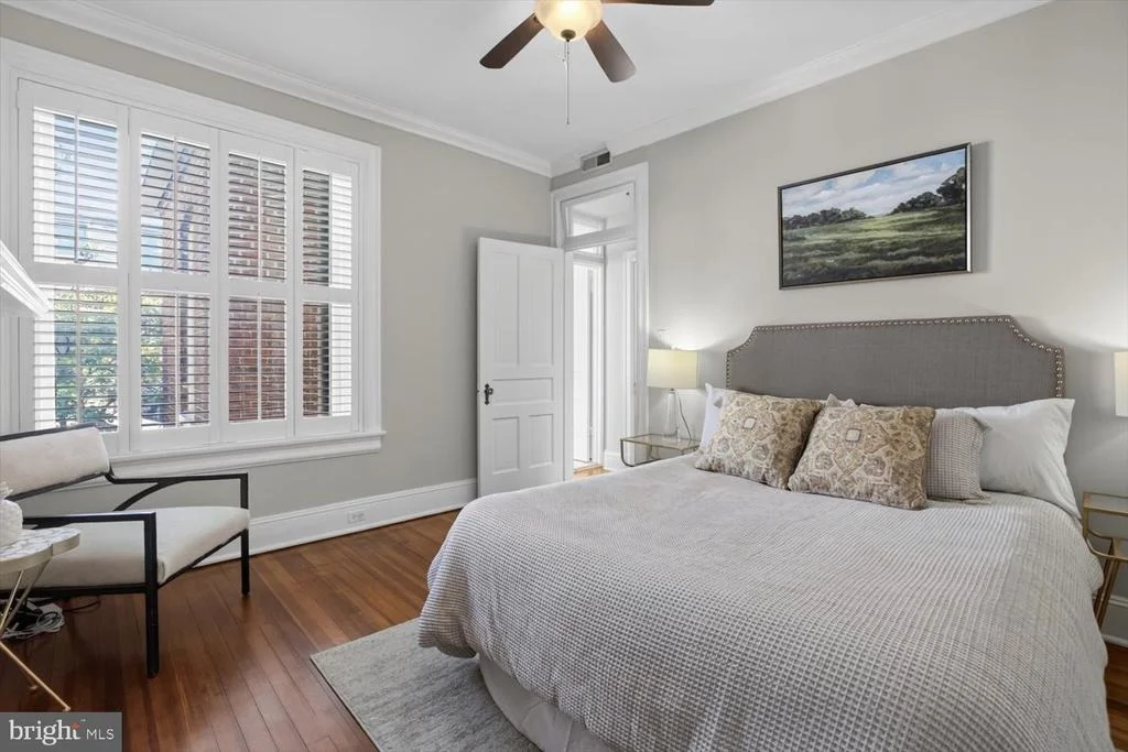 Photo of 304 A STREET SE