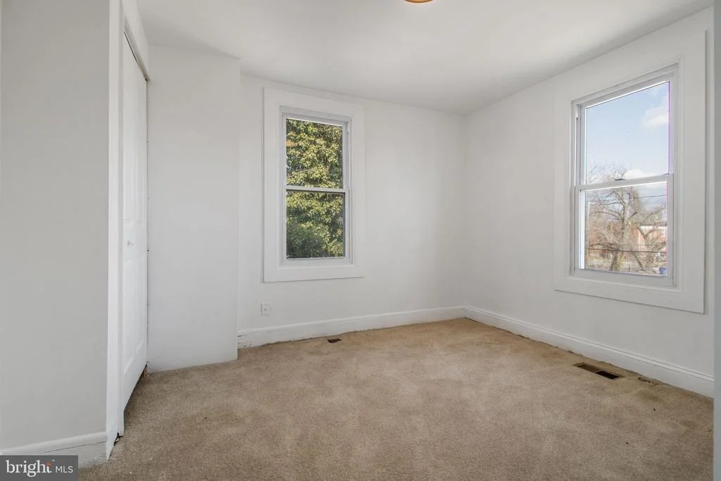 Photo of 5327 HAMLIN AVENUE