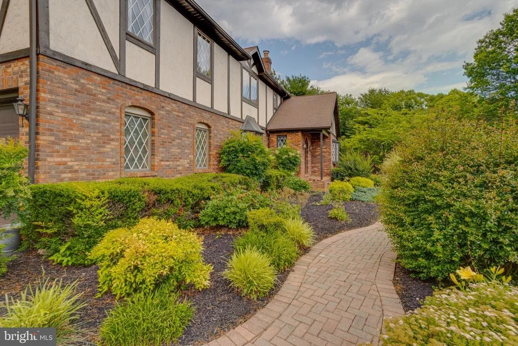 Photo of 2300 KINGS ARMS DRIVE
